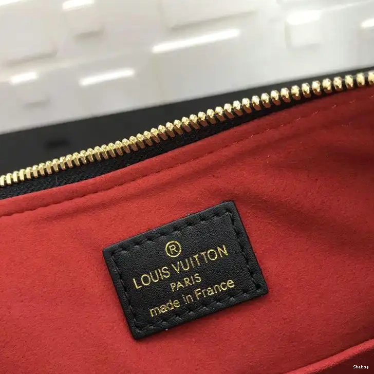 19T1L0335 Bags LV 0622